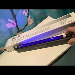 Rodan Fields UV Spot Light shows your skin damage